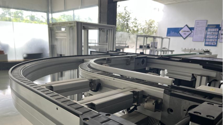 自动化生产线亮相：关于托盘输送线的选型与应用