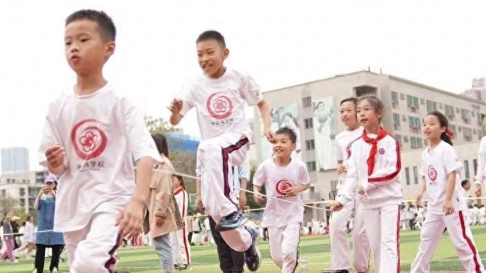 让孩子身上有汗眼里有光——人大代表、政协委员关注青少年身心健康