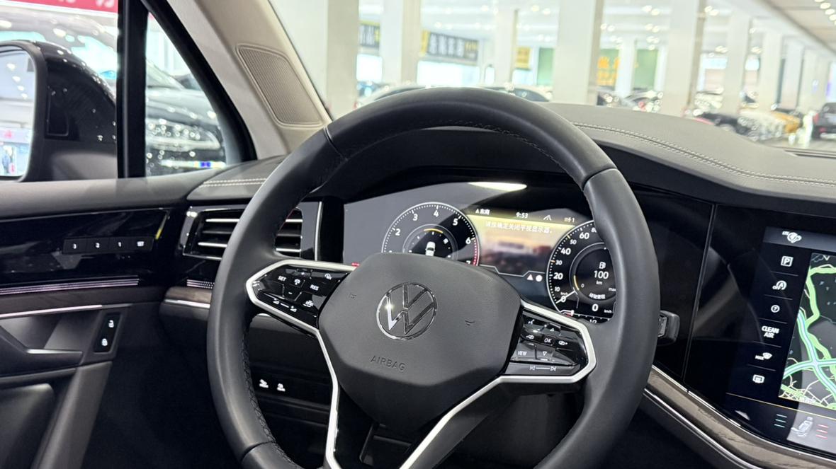 2022款大众途锐，3.8万公里，曜黑运动套装，宜商宜家之选！