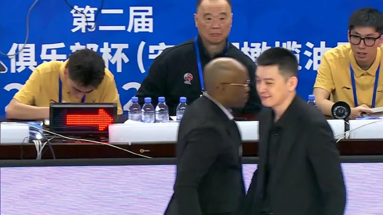 又末节崩盘！辽宁73-84广州，俱乐部杯遭淘汰，杨鸣说出输球实情