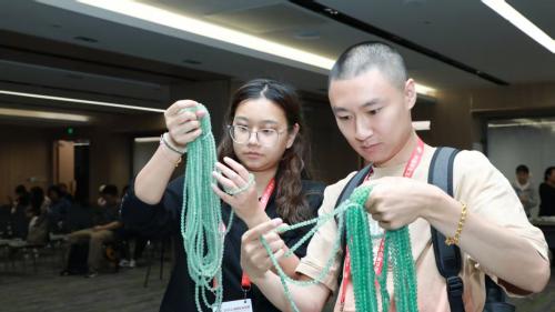 2025中国国际珠宝展新焦点：非洲翠展团呈现天然玉石魅力