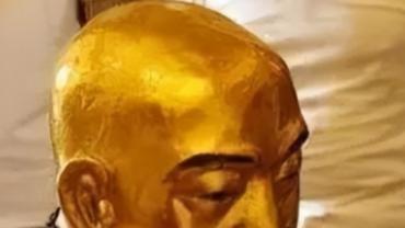 山西寺庙发现十五尊肉身佛



在山西绵山，隐藏着一个令人难以置信的秘密。一座3
