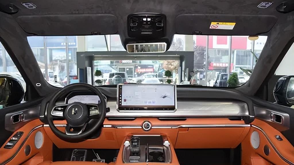 别把 “大 G 平替” 只当调侃！坦克 700 Hi4-T 重塑越野价值标尺