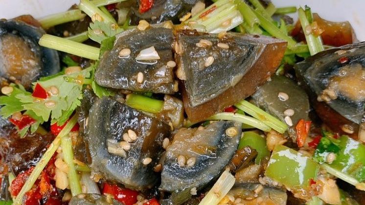 快来试试这6道家庭凉拌菜，如何在炎热夏日中保持清爽美味？