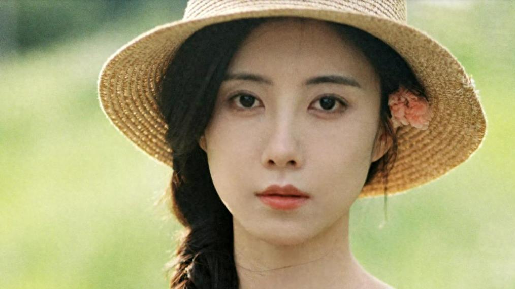 演完《六姊妹》演《似锦》，她换上古装美翻了，狐狸眼仿佛会说话