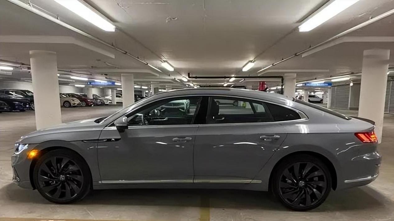 大众也“憋不住”了！新一代CC曝光，比奥迪A4L漂亮，或年底上市