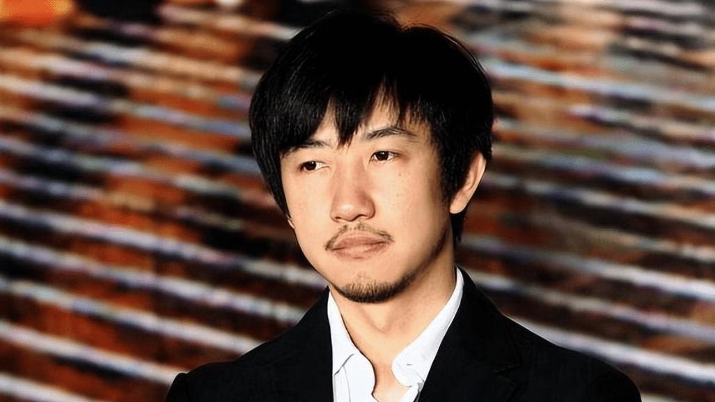 梅婷养他6年，李小冉为他流产2次，今55岁娶小15岁娇妻好幸福