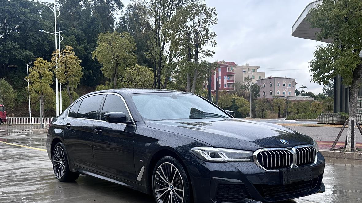 2021款宝马530Li M运动套装：6.9秒破百，西装暴狼了解一下？