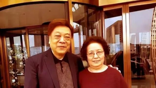 赵忠祥病逝多年，再看遗孀张美珠现状，才知道赵忠祥是有多明智