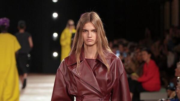 2025秋冬时尚：多元碰撞奏响极简与未来感的时尚交响