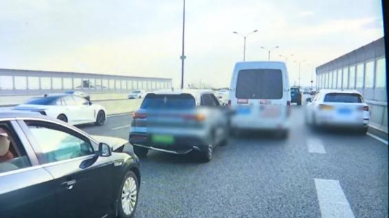 刚下高架被围住报价，他的修车经历一波三折