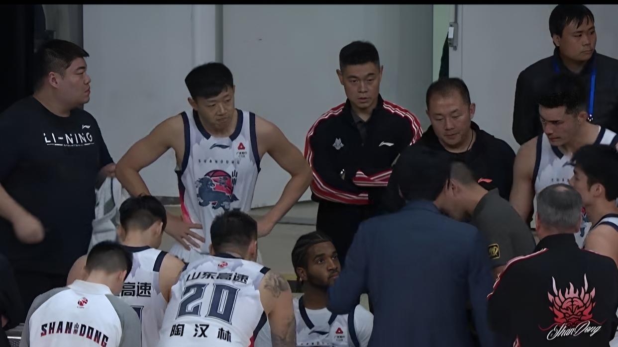 开门红！高速男篮大胜天津，补强短板！陈林坚三分五投五中邱彪还有不满