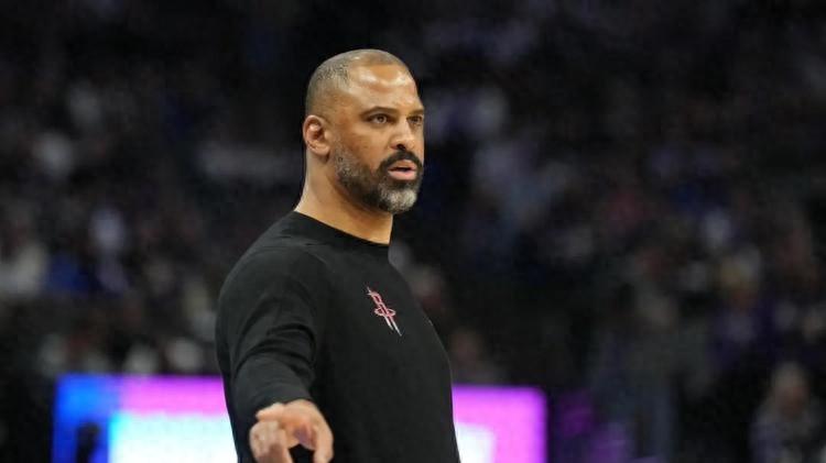 火箭冲冠遇幸福烦恼！1.3亿先生复出竟让乌帅头疼