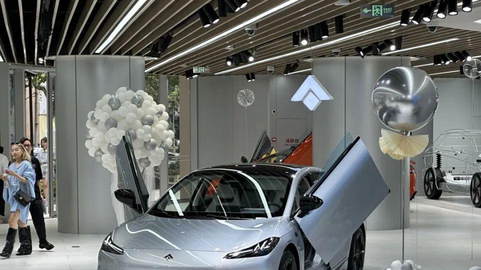 晚到却是全球第一！配有剪刀门，4.9秒破百！从近22万降到14.69万