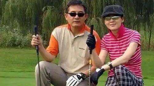 李琳：被前夫一巴掌扇到离婚，二婚嫁世界冠军，儿子身世存疑？
