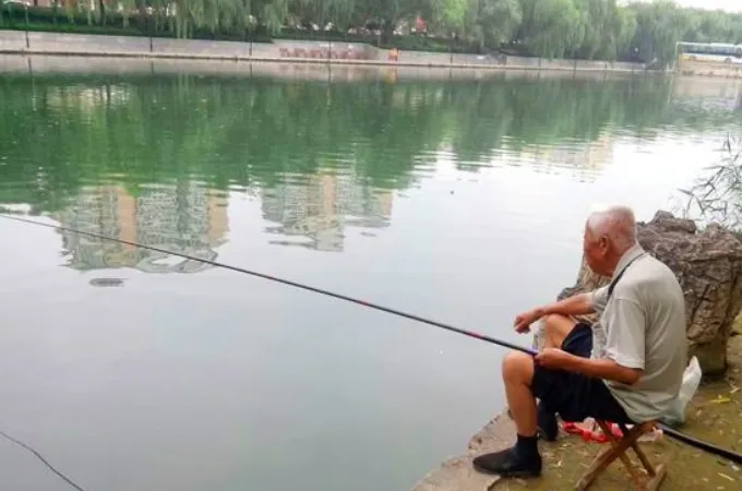 90岁老钓鱼人总结的7条钓鱼铁律！熟记于心！轻松上大鱼！