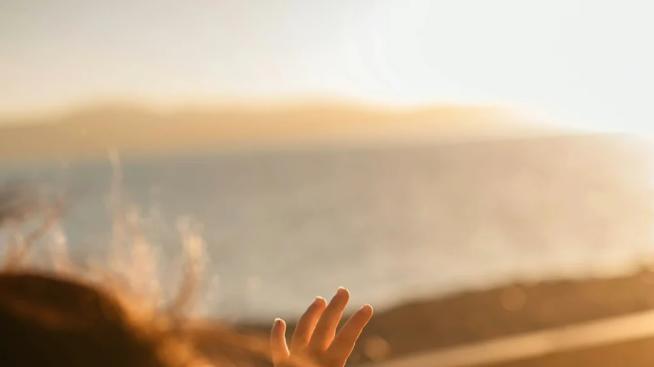 那个总说不的孩子，其实在练习说“我是谁”