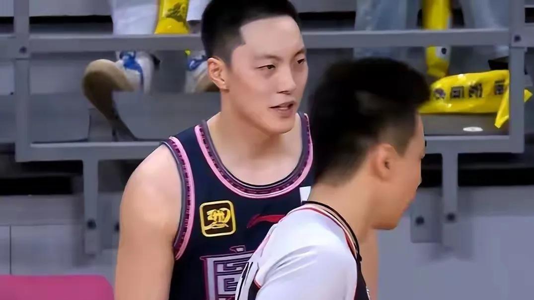 广东男篮：双喜临门，季后赛谁能阻挡？暗藏玄机