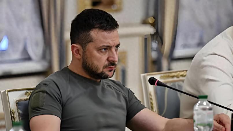 泽连斯基从“寸土不让”到“兄弟先坐下聊聊”，只用了一个月