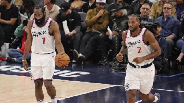 里夫斯伤退！湖人力压快船，詹姆斯运筹帷幄，哈登和邓恩苦苦支撑