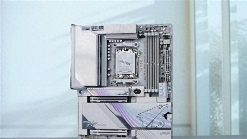 别再乱选主板！技嘉X870E X3D超级冰雕，把X3D处理器潜力榨到极致