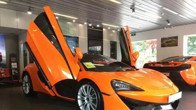 代驾200万迈凯伦体验：又吵又费脚