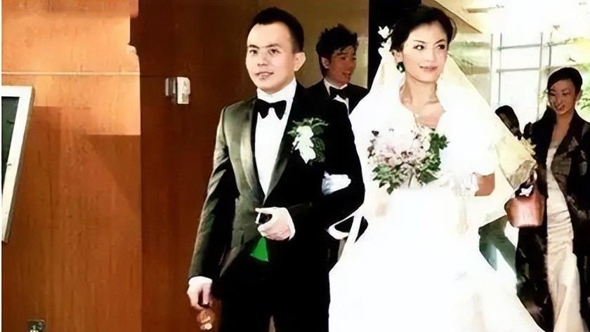 他与刘涛同居四年，如今已六十岁仍未成婚，刘涛表示心中愧疚。