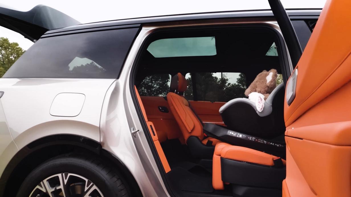 10月销量突破7000台，领克900如何用全能表现重塑家庭SUV标准