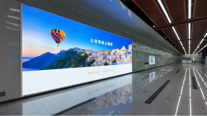 寰行盛世借地铁站点高频触达城市中坚，引爆身份话题热度