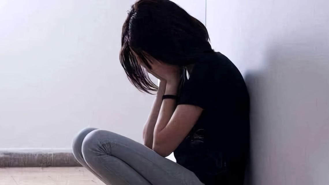 22岁女大学生请假被拒跳河：规则的“正确”，为何没接住她的求救？