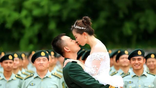 我和男友74年入伍，我当排长他提干无望，多名领导到机关替他说情