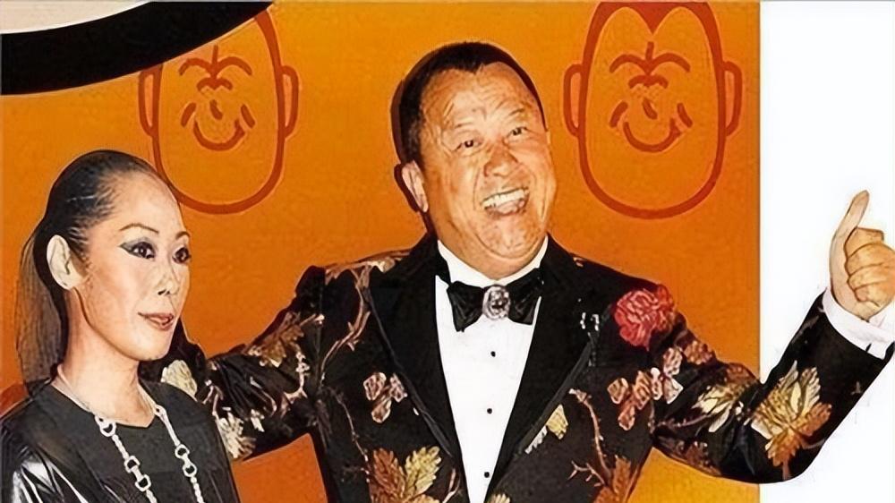 三十岁红得发紫，为“活佛”生下孩子，五十岁露宿街头，生活悲惨