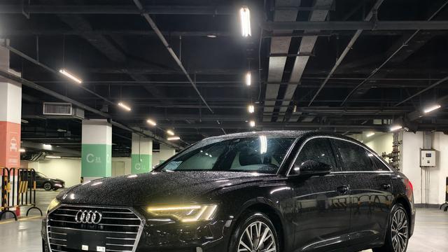 2020款奥迪A6L，黑色外观，10.1万公里，高性价比之选
