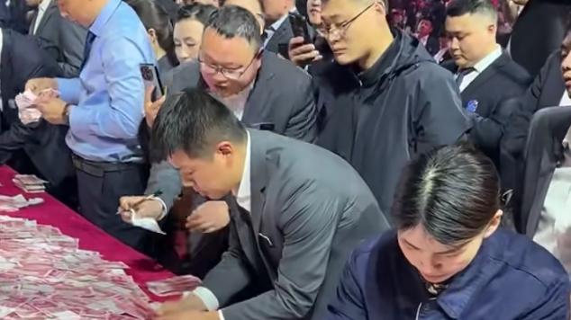 河南矿山端午节大方发福利，现场发现金500万！