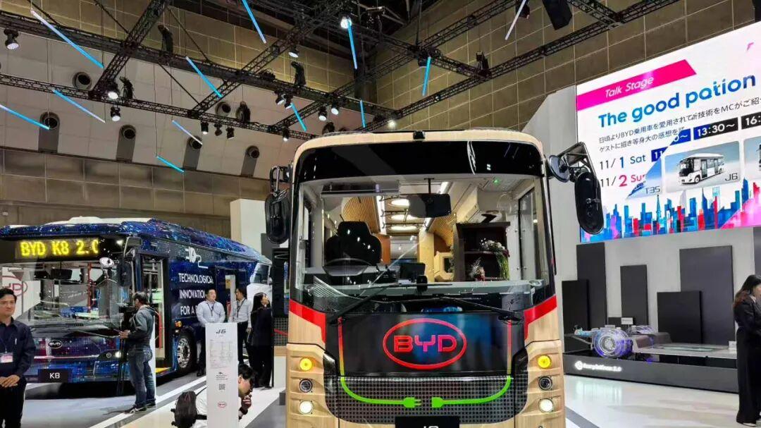 T35纯电动小卡全球首发，J6定制版生活巴士抢眼，比亚迪商用车闪耀2025日本移动出行展