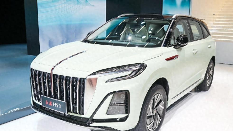 和“国产车油耗高”彻底告别？红旗加推HS3混动版，售价18.88万