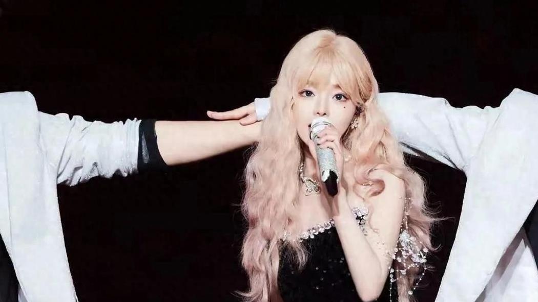 跨次元梦幻联动，龚琳娜洛天依炸裂舞台，未来演唱会是啥样？