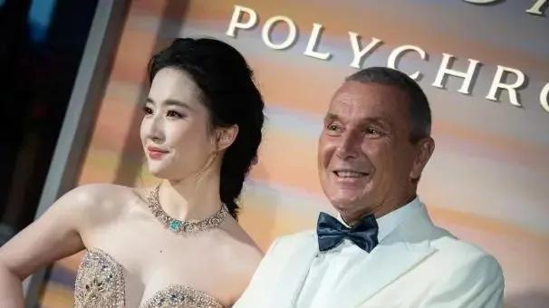 宝格丽晚宴暴露国际咖位：刘亦菲珠圆玉润靠边坐，lisa咖位上升