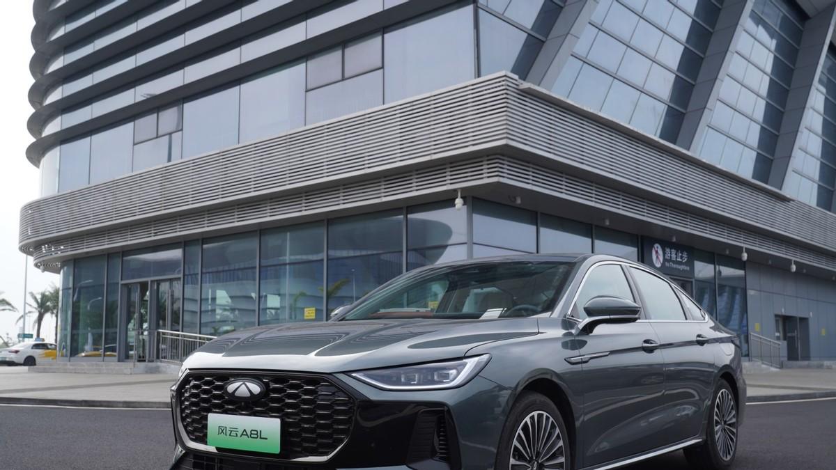 31吨重卡压顶无恙，风云A8L把安全基因刻进每一根钢材