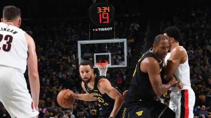 不敌开拓者惨遭三连败跌至西部第八，勇士状态岌岌可危？