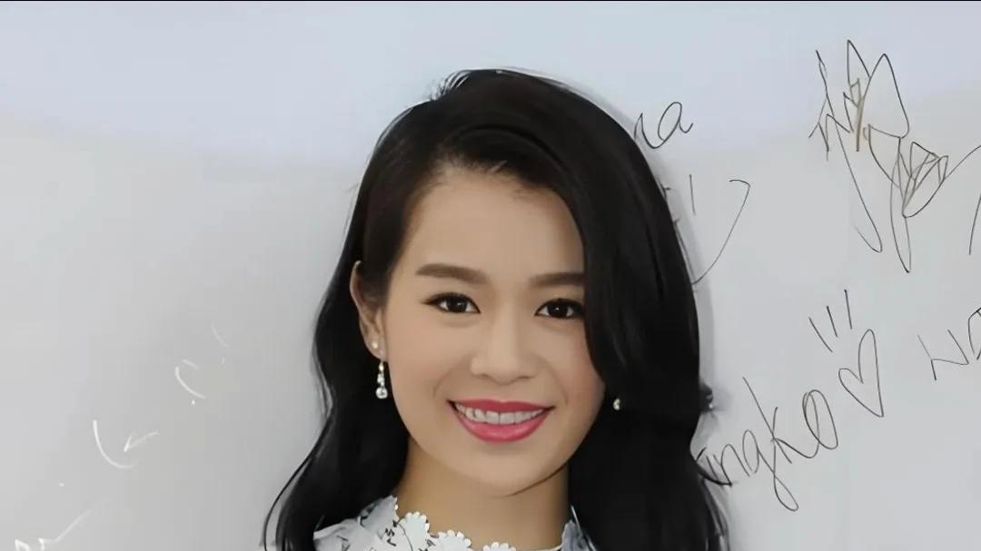 胡杏儿老公发文否认出轨！拥抱的美女都是家人朋友，不后悔这样做