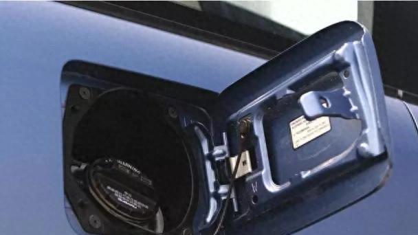 为何低端车油箱在左，高端车在右，位置不同到底有什么区别？