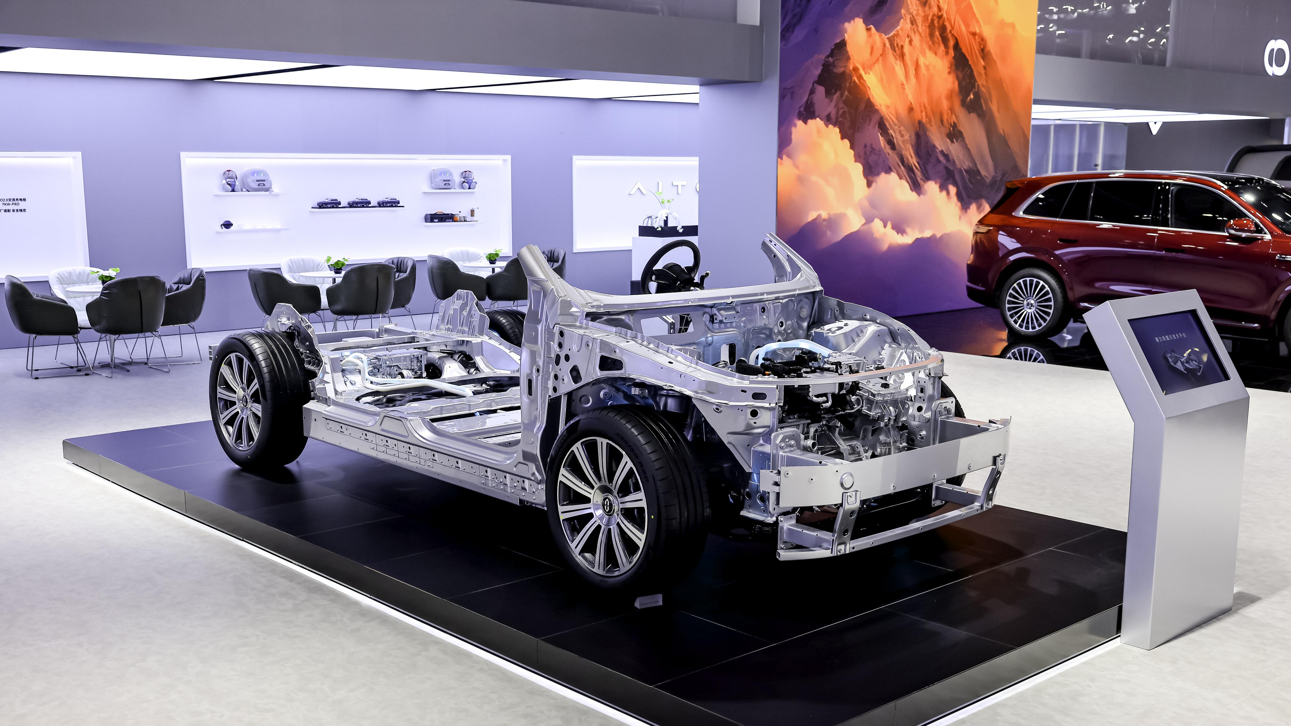 行业大咖齐聚赛力斯轻量化大会，共话汽车轻量化技术创新