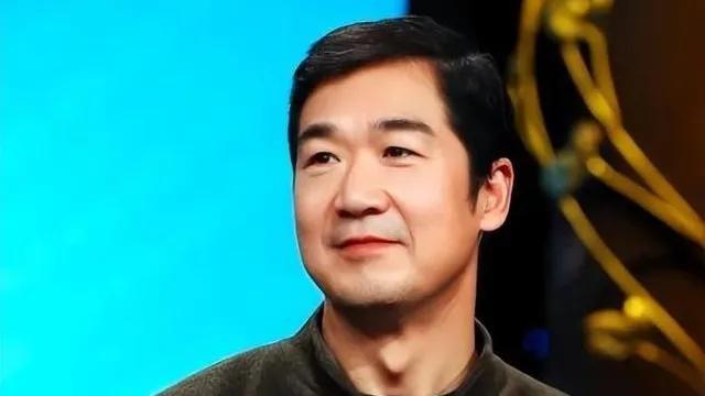 张国立前妻照顾住院前夫



张国立病床前，出现了一位意料之外的身影——前妻罗秀