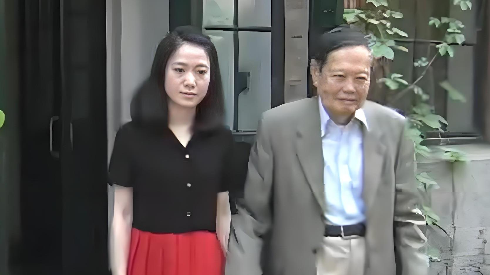 翁帆: 照顾病中的杨振宁，3天只睡5个小时