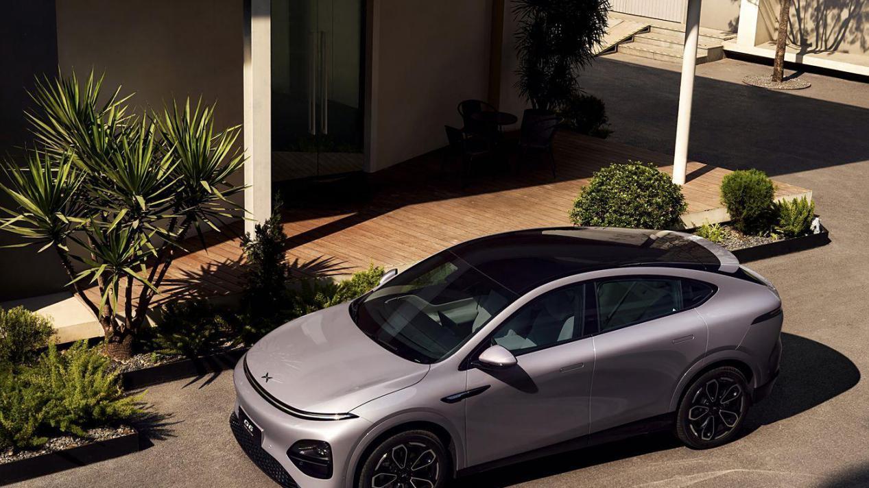 预料之中的大幅度增配降价，2025款小鹏G6上市售17.68万元起