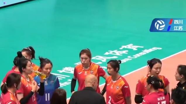 全运女排-江苏队3-0横扫两胜一负，仍然漏洞很大，胡进送出13-25