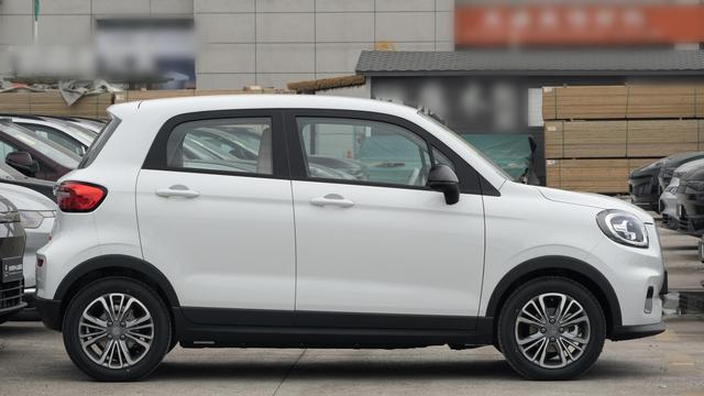 零跑T03 实测：10.1吋大屏+403km续航+80kW电机，城市通勤真香之选