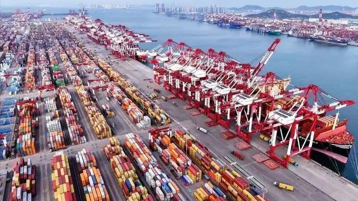 记录一次闯入“陌生青岛”的经历，那里没有海风与松香