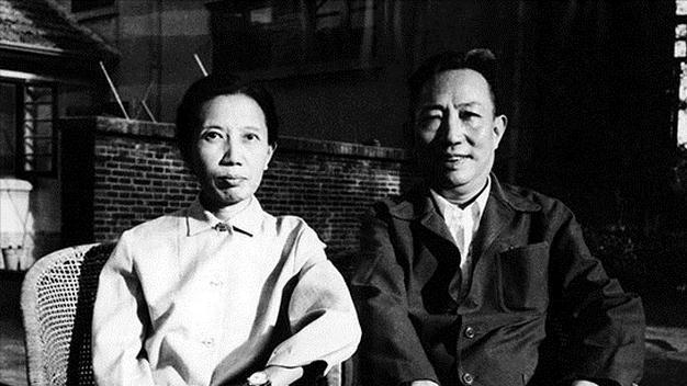 傅抱石和罗时慧，相爱一生，生下12个孩子，晚年捐出数百幅画作